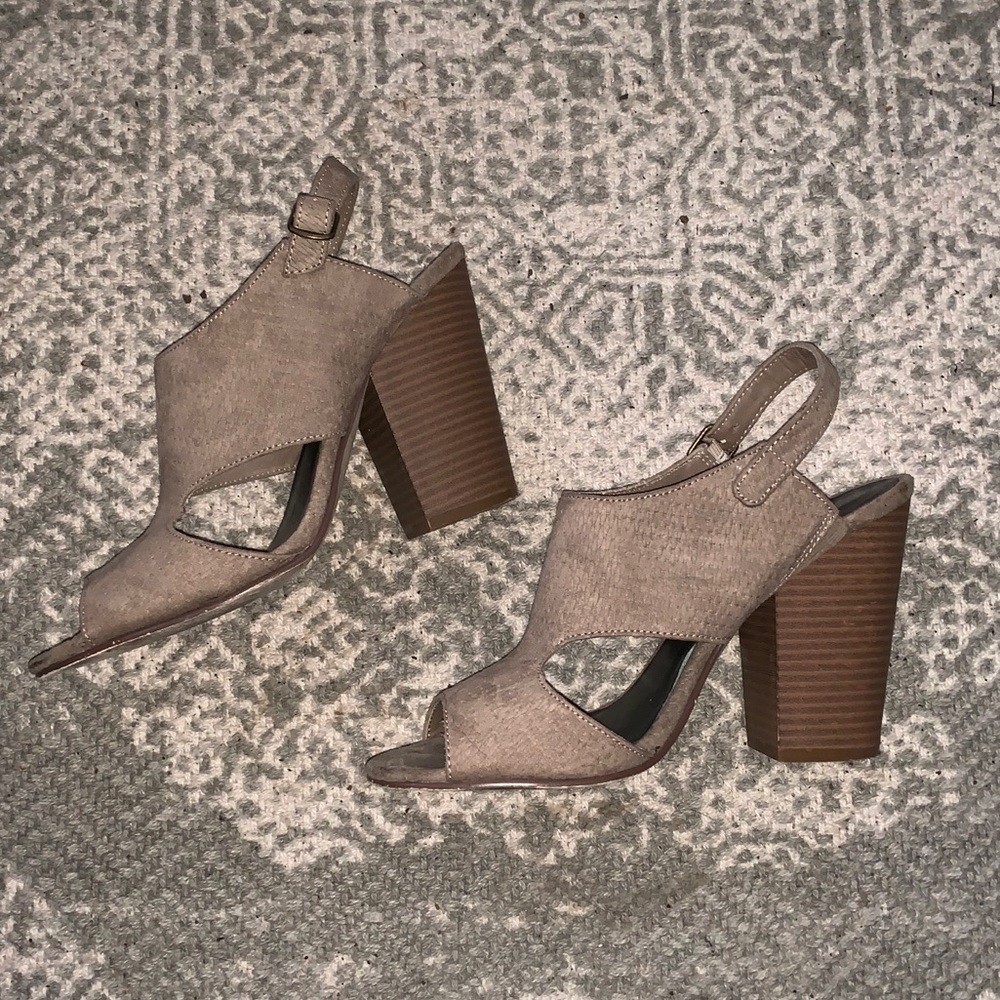 Indigo Rd. Heels Gray Size 7.5